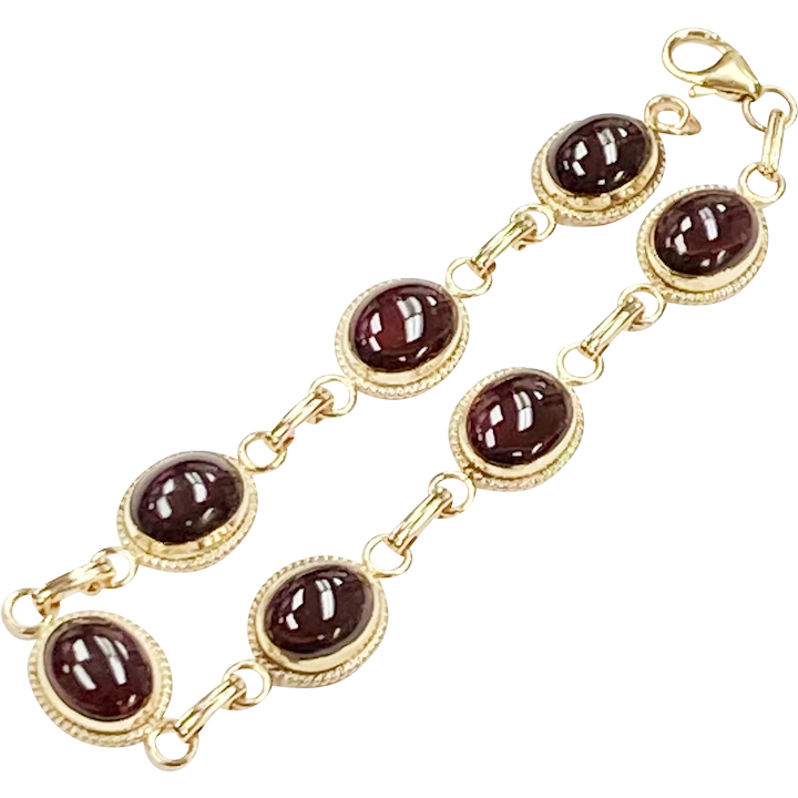 Garnet Cabochon Vintage Bracelet 28.7 Carats 14K Gold, by CARLA