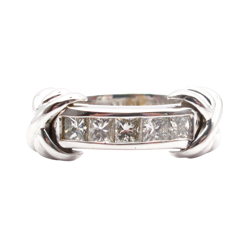 Modern Princess Diamond Channel Band Kisses
